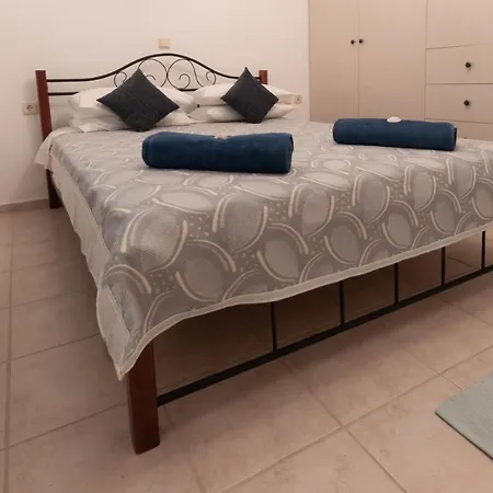 Villa Pateo Ips Plaka *