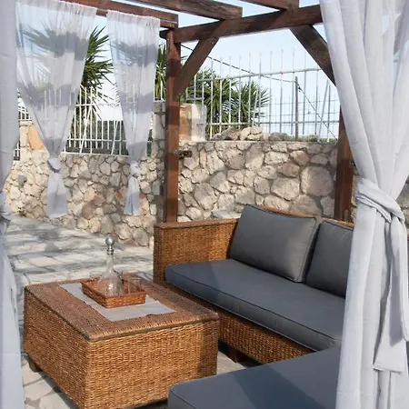 Villa Pateo Ips Plaka *